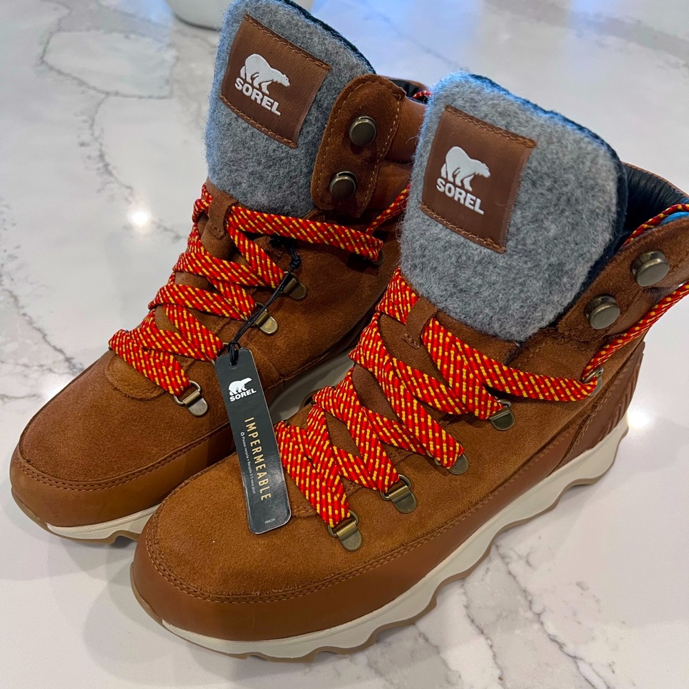 Women’s Sorel Kinetic Conquest Boot sz 9 NWT!